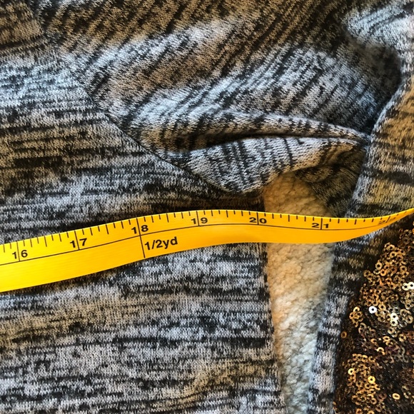 Gold sequin elbow fleece sweater - Picture 5 of 6